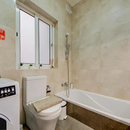 Modern 2br Near Ferry With Ac Wifi * Sliema