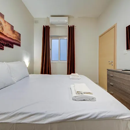 Modern 2br Near Ferry With Ac Wifi Sliema