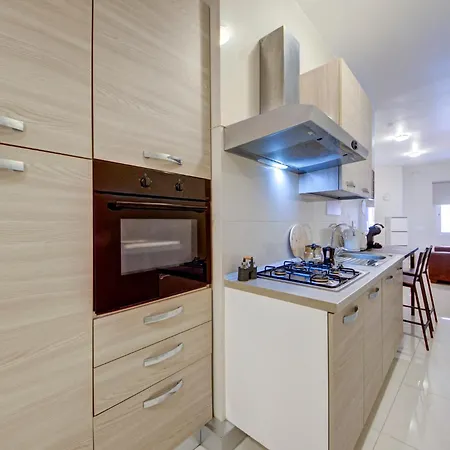 Modern 2br Near Ferry With Ac Wifi Appartamento Sliema
