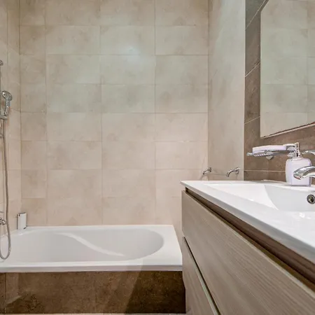 Appartamento Modern 2br Near Ferry With Ac Wifi *