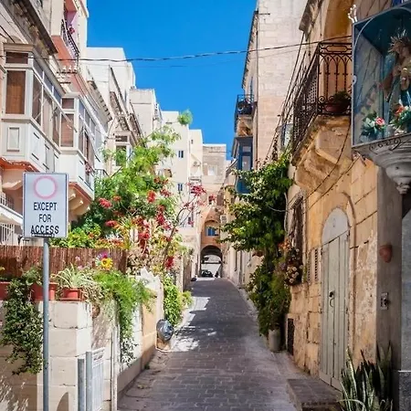 Modern 2br Near Ferry With Ac Wifi Sliema