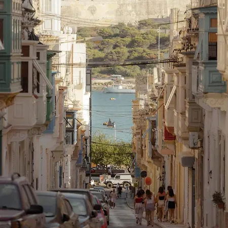 Modern 2br Near Ferry With Ac Wifi Sliema