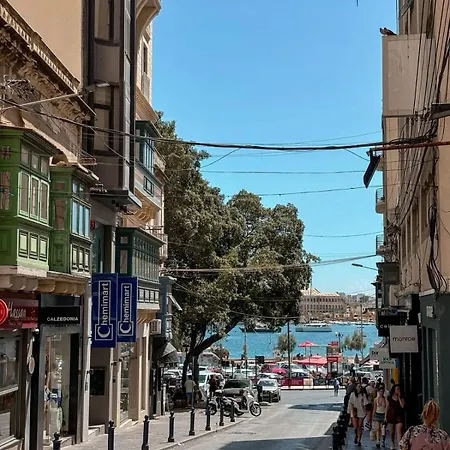 Modern 2br Near Ferry With Ac Wifi Appartamento Sliema